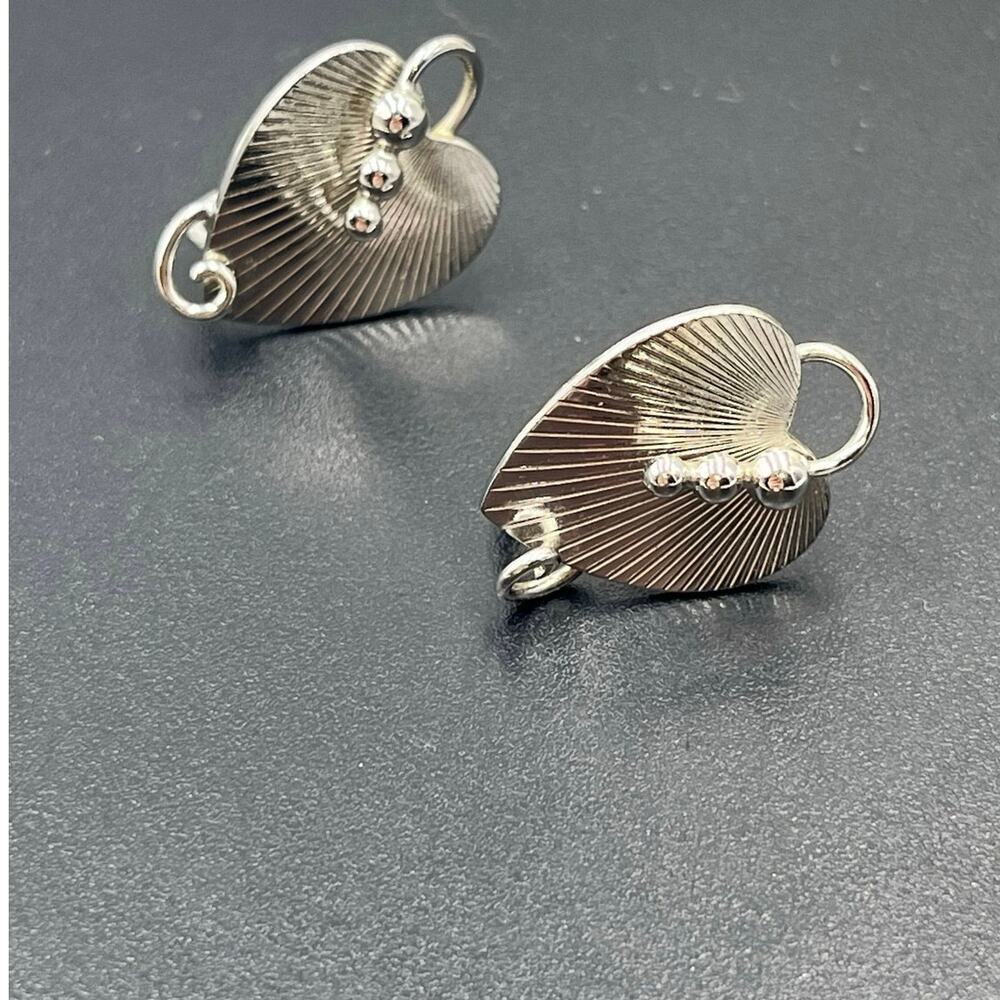 CARL ART Signed Vintage Sterling Silver Ribbed HEART Screw‎ Back Earrings